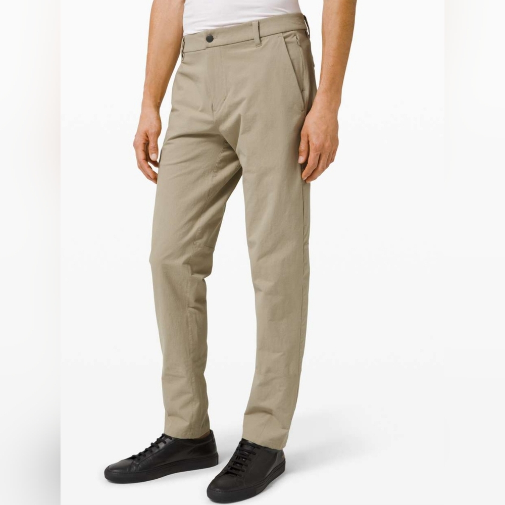 LULULEMON Commission Classic Men's Pants in Tan (Tofino Sand). Size 36 x 32.
